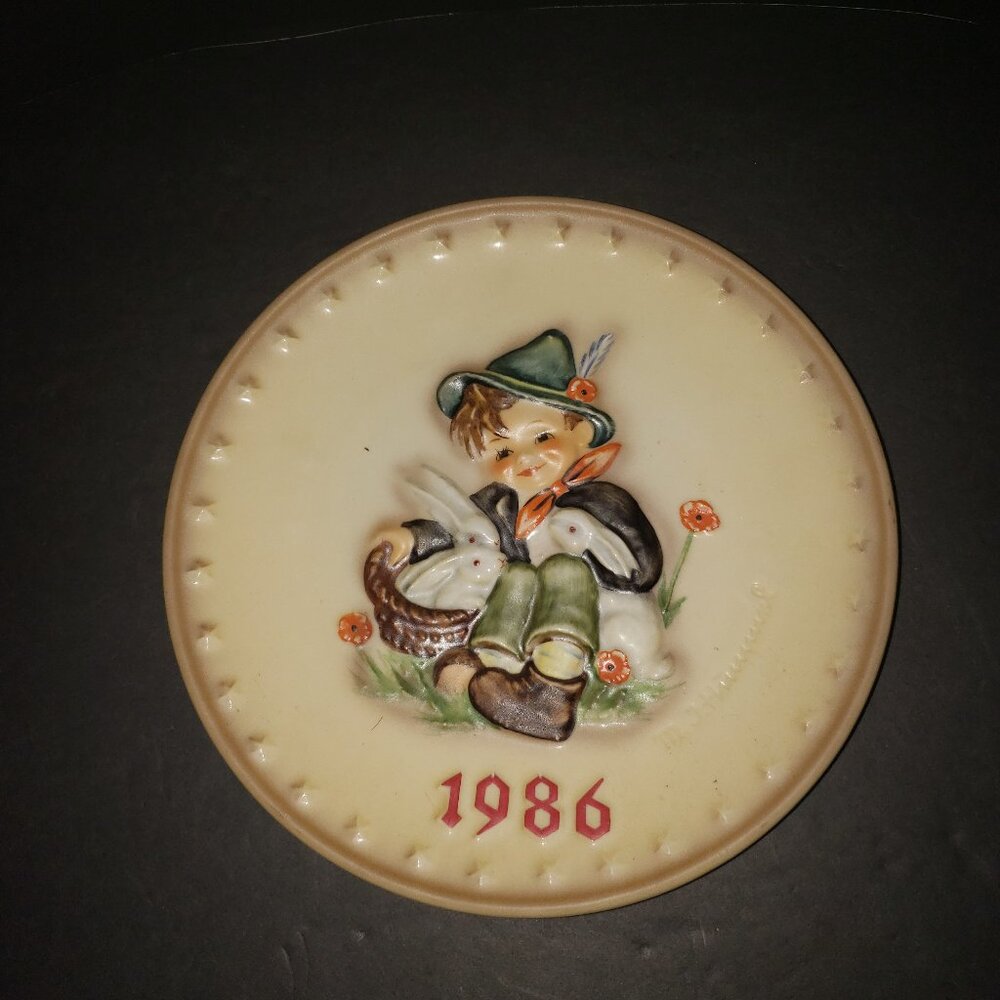 Vintage 1986 Hummel Annual Collector Plate 7.5", Playmates Excellent Condition